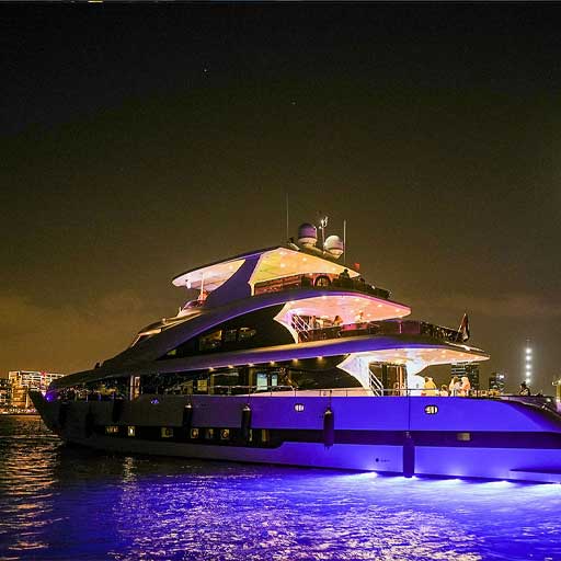 Contrail-night-yacht